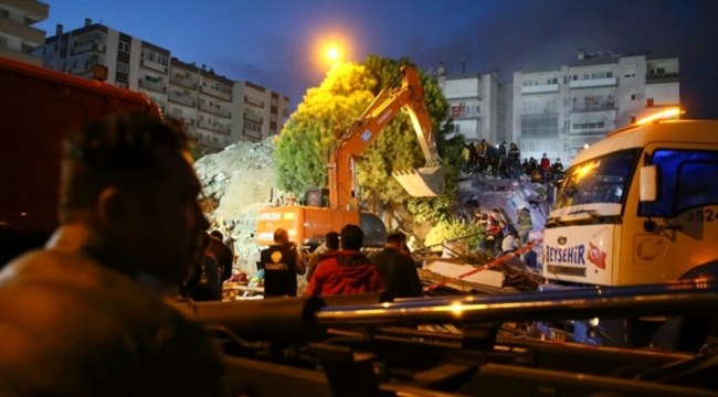 Enkaz altında kalan gencin ekiplere "Abi sen gitme" deyişi yürekleri dağladı