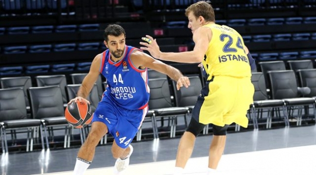 Fenerbahçe, deplasmanda Anadolu Efes'i 80-71 mağlup etti