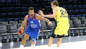 Fenerbahçe, deplasmanda Anadolu Efes'i 80-71 mağlup etti
