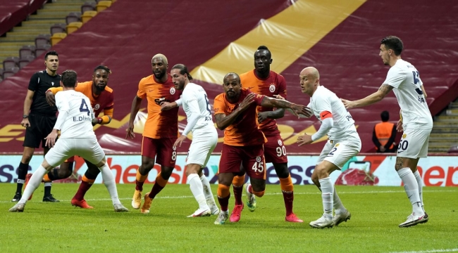 Galatasaray'da Ankaragücü maçında Marcao ve Saracchi sakatlandı