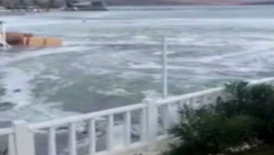 İzmir'deki depremde denizde meydana gelen girdap kameralara yansıdı