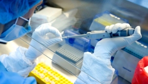 Oxford'un koronavirüse karşı geliştirdiği aşıyı gönüllü olarak deneyen doktor hayatını kaybetti