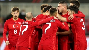 Sakatlığı bulunan Efecan Karaca, Sırbistan maçında takımdaki yerini alamayacak