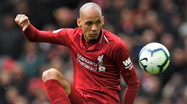 Van Dijk'ın yerine stoperde oynayan Fabinho'nun çizgiden çıkardığı top maça damga vurdu