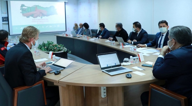 Bakan Koca, İzmir İl Sağlık Toplantısı kararlarını açıkladı: Depremzedelere ve ekiplere semptomsuz olsa bile test yapılacak