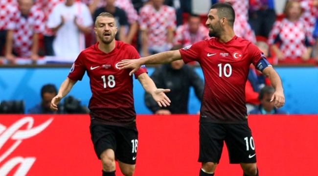 Fenerbahçeli Caner Erkin, 3 yıl sonra A Milli Takım'ın aday kadrosuna seçildi