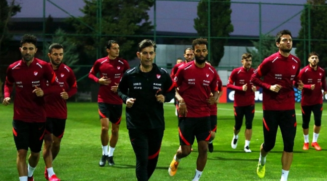 Koronavirüs test sonuçlarını bekleyen Kaan Ayhan ve Mert Müldür antrenmana katılamadı