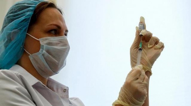 ABD'de bir hemşire koronavirüs aşısı olduktan sonra hastalığa yakalandı