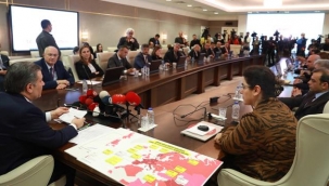 Bilim Kurulu Üyesi Prof. Dr. Deniz Çalışkan, toplu aşılama için tarih verdi