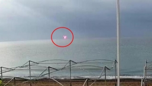 Deniz üzerinde belli aralıklarla ortaya çıkan kırmızı ışık huzmesi yeni den görüldü