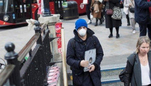 Koronavirüsün daha bulaşıcı türünün görüldüğü İngiltere'de günlük vaka sayısı ilk kez 40 bini aştı