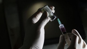 ABD'li sağlık yetkililerinden çok sayıda kişinin alerjik reaksiyon gösterdiği Moderna aşısı için "dağıtımı durdurun" çağrısı