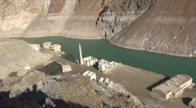 Baraj suları çekilince Narlık köyü ortaya çıktı