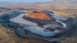 Dünya'nın nazar boncuğu' olarak bilinen Meke Gölü, kuraklık nedeniyle haritadan silinme noktasına geldi