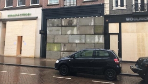 Hollanda'da kısıtlama protestoları devam ediyor! Mağazalar yağmalamaya karşı beton bloklarla önlem aldı