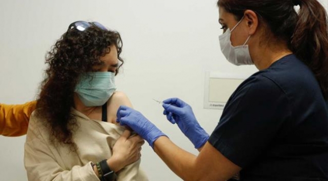 Koronavirüs aşılaması ne zaman başlayacak, aşı ne kadar süre koruyacak? Bilim Kurulu üyesi yanıtladı