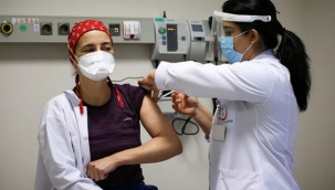 Koronavirüs aşısı olanlar yan etkilerle karşılaştığında ne yapmalı? Bakanlık tek tek sıraladı