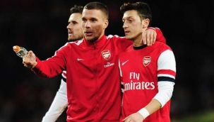 Podolski'den Fenerbahçelileri kızdıracak Mesut Özil yorumu: Kariyerinde geri adım attı