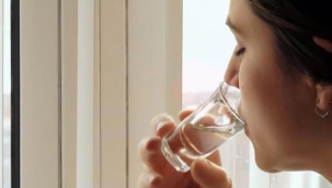 Benzin içme bağımlılığı olan genç kadın, ölümle burun buruna yaşıyor