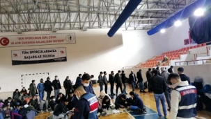 İstihbarat MİT'ten, operasyon Jandarma'dan! 175 düzensiz göçmen 11 organizatörle birlikte yakalandı