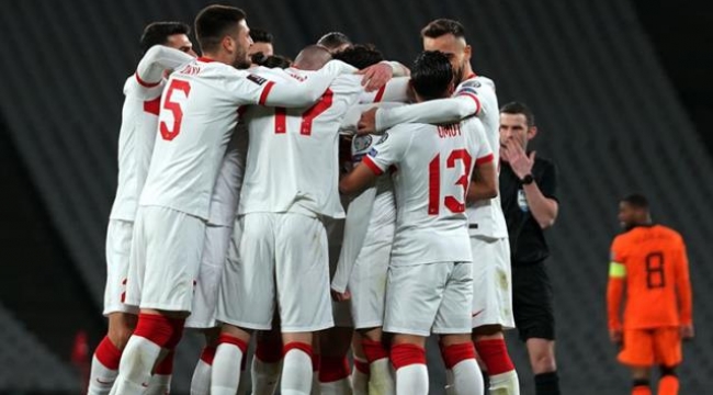 Mesut Özil, Josef de Souza ve Felipe Melo'dan A Milli Takım'a destek paylaşımı