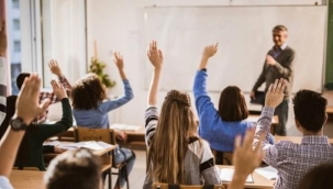 15 Nisan'dan itibaren üç sınıf dışındaki tüm kademelerde uzaktan eğitime geçiliyor