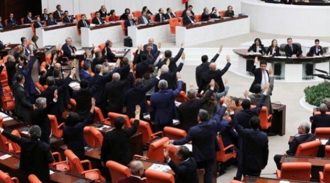 Muhalefetin oylarıyla reddedilen güvenlik soruşturması teklifi, AK Parti'nin itirazı üzerine Meclis'te tekrar oylanacak