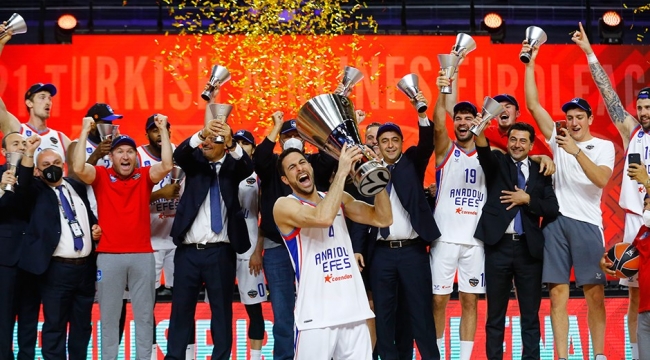 Euroleague finalinde Anadolu Efes, Barcelona'yı 86-81 yenerek şampiyonluğa ulaştı