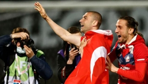 Fransa sokaklarında Burak Yılmaz çılgınlığı! Milli futbolcu için yaptıkları tezahürat kameralara yansıdı