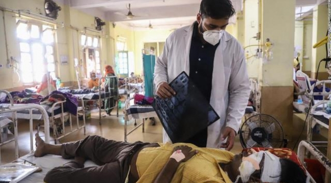 Koronanın kabusa döndüğü Hindistan'da yeni hastalık! Doktorlar binlerce hastanın gözlerini oydu
