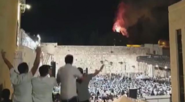 Mescid-i Aksa'da alevler içinde feryat sesleri yükseldi, Yahudiler sevinç çığlıkları attı!
