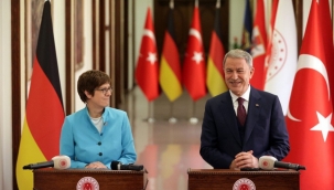 Hulusi Akar, Almanya Savunma Bakanı ile görüştü