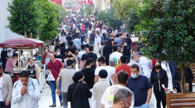 İstiklal Caddesi'nde sokağa çıkma kısıtlaması unutuldu