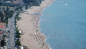 İnkumu tatilci yoğunluğu nedeniyle araç girişine kapatıldı