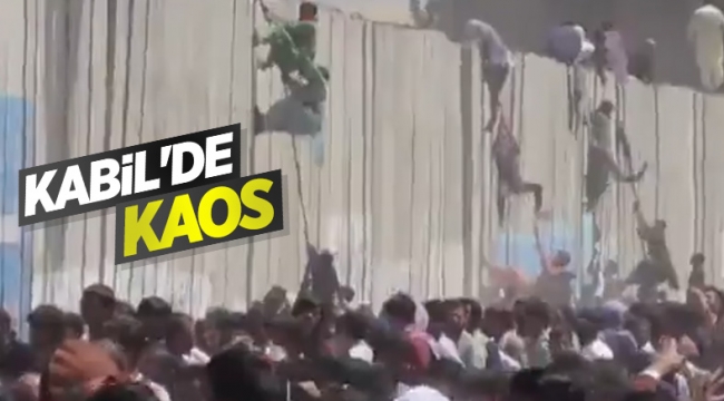 Afganlar Kabil Havalimanı'nın 4 metrelik duvarına tırmandı