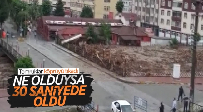 Kastamonu'da tomruklar köprüyü tıkadı