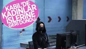 Kabil'de havalimanında çalışan kadınlar, işlerine geri döndü