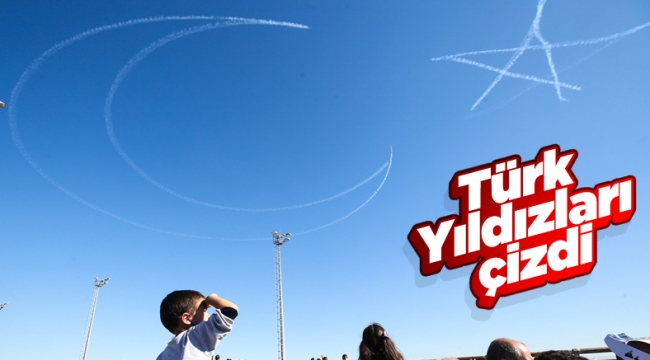Türk Yıldızları TEKNOFEST'te: Gökyüzüne Türk Bayrağı çizildi