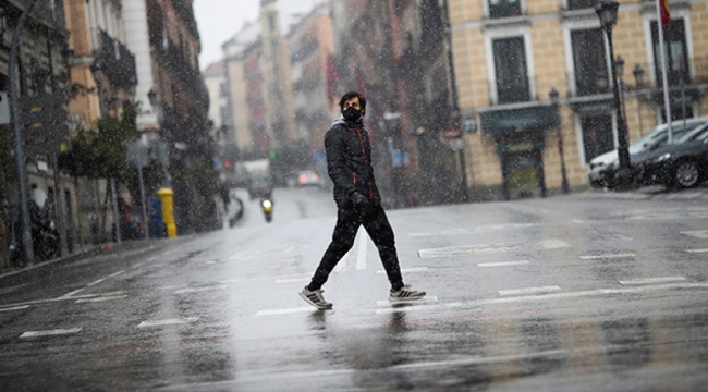 Letonya'da sokağa çıkma yasağı getirildi