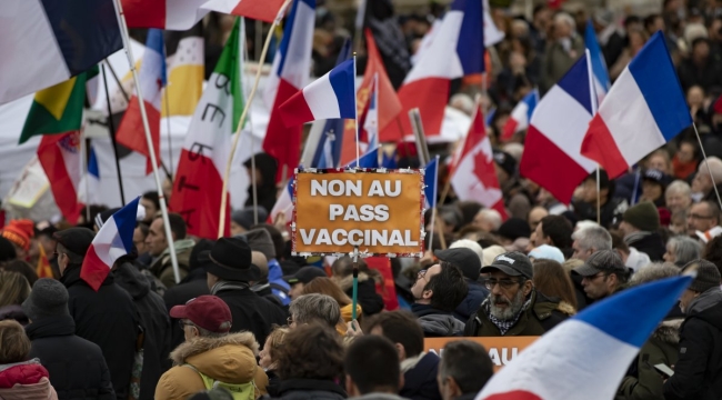 Fransa'da aşı karşıtlığı protestoları devam ediyor 