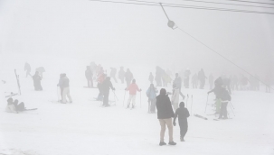 Uludağ'da pistler yoğun sise rağmen doldu 
