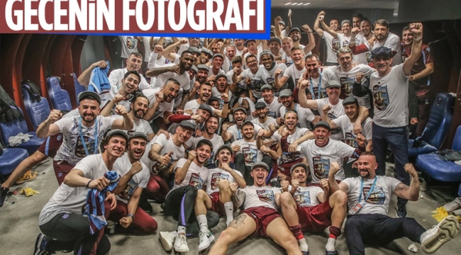 Trabzonspor'dan soyunma odasında şampiyonluk pozu 