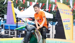 Sultangazi Belediyesi'nden Çocuklara Çok Neşeli Bayram Şenliği