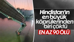 Hindistan'da köprü çöktü: Yüzlerce kişi nehre düştü
