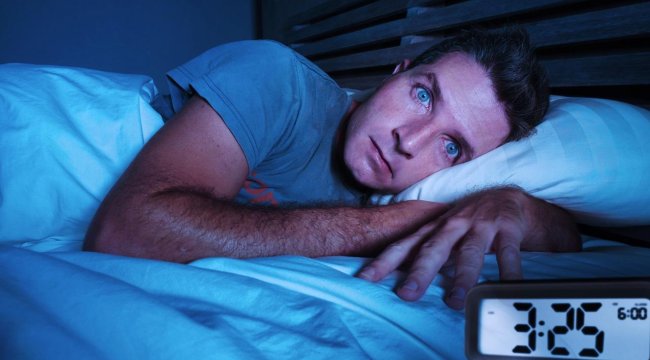 Kronik insomnia belirtileri nelerdir? Uykusuzluk ve gece uyumamak vücutta ne yapar?