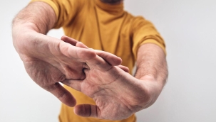 Parmak çıtlatmak kireçlenme yapar mı? Psikolojik parmak çıtlatmak zararlı mı?