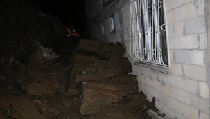 Aile faciası önlendi! Heyelanda dağdan kopan kaya parçaları eve isabet etti
