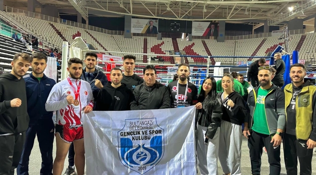 Sultangazili Genç Sporcu Kick Boks Türkiye Şampiyonu Oldu