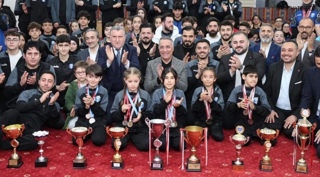 Bakan Osman Aşkın Bak, Sultangazi'nin başarılı sporcularıyla buluştu