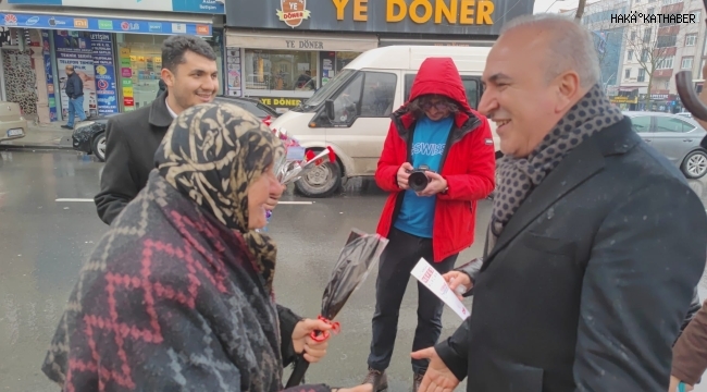 Epözdemir den 8 mart dünya kadınlar günü için karanfil dağıtımı